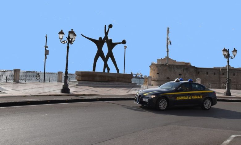 Guardia di Finanza Taranto operazione antidroga con unità cinofile