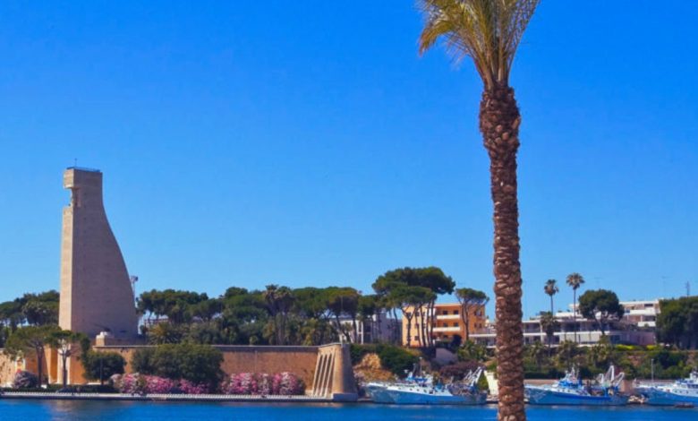 Monumento al Marinaio d’Italia a Brindisi per la Giornata della Memoria dei Marinai Scomparsi in Mare