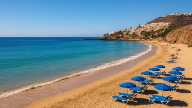 Spiaggia assolata nelle Isole Canarie, una delle destinazioni europee più calde in autunno