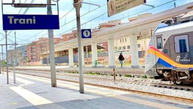 Stazione ferroviaria di Trani dopo l’investimento a Trani con circolazione sospesa