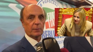 Giorgia Meloni a Bari durante il comizio del centrodestra del 10 novembre