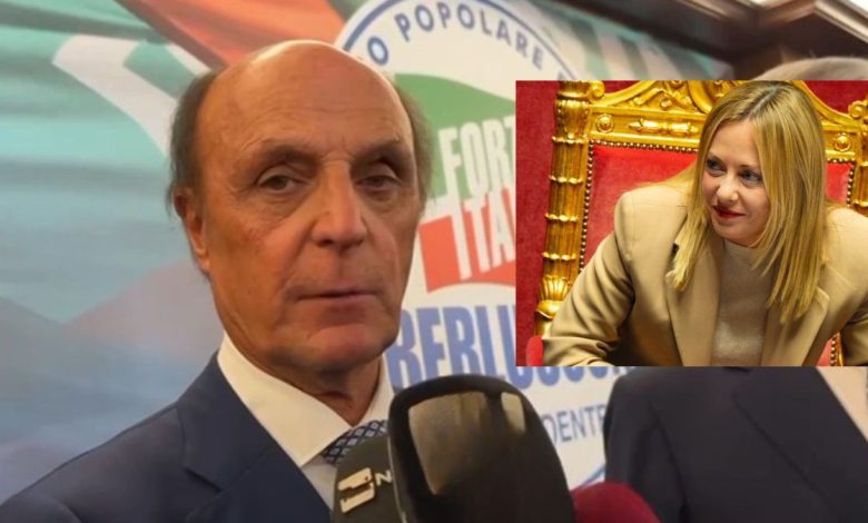 Giorgia Meloni a Bari durante il comizio del centrodestra del 10 novembre