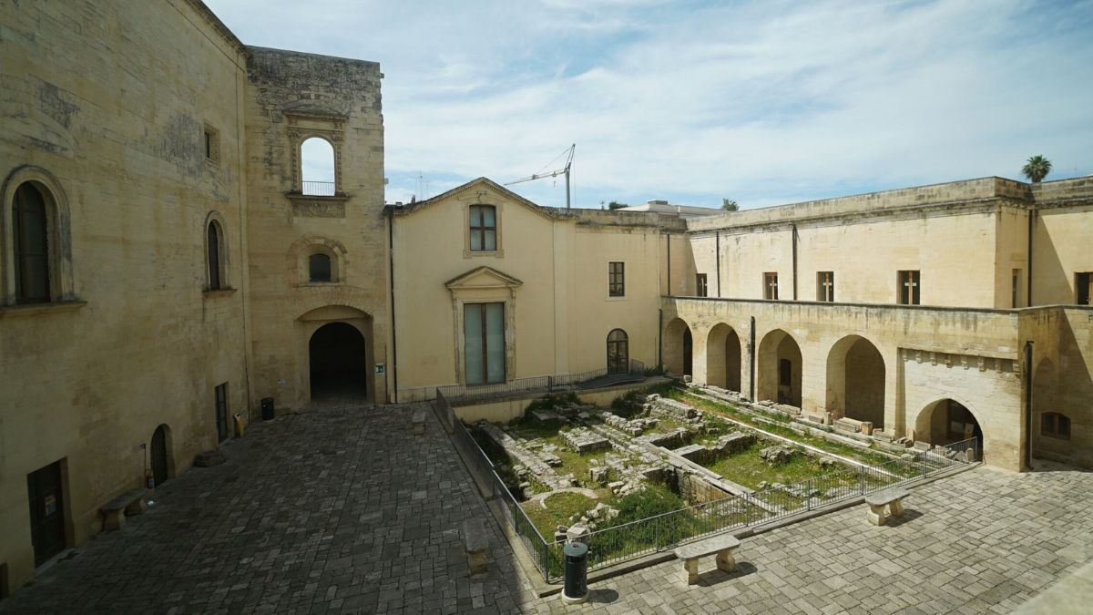 castello carlo v di lecce