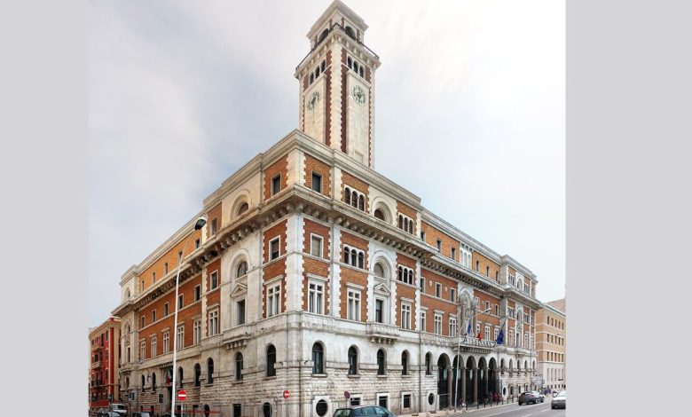 Visitatori al palazzo della Città Metropolitana di Bari durante le Giornate FAI d’Autunno 2025