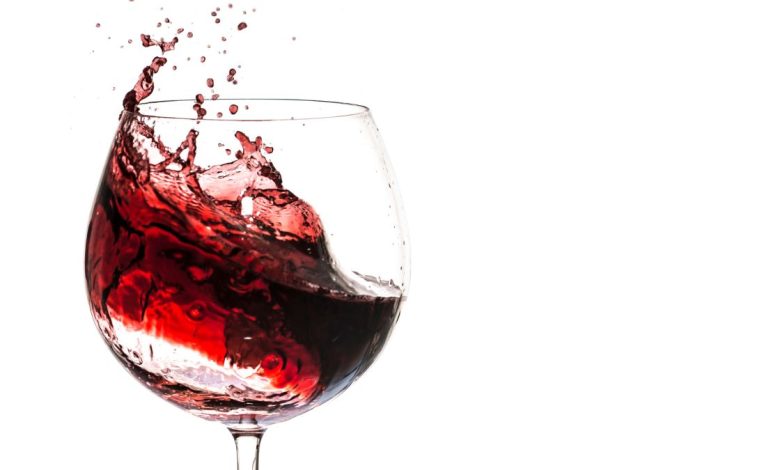 Calici di vino novello in Puglia per la festa di San Martino