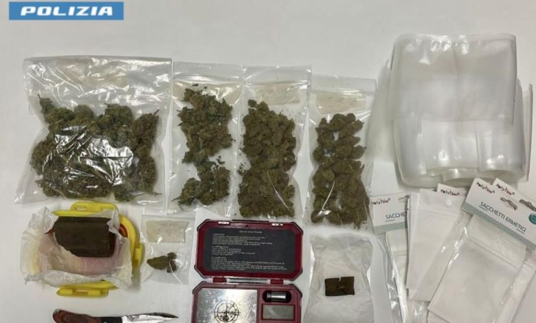 Controllo della Polizia durante arresto per spaccio a Nardò