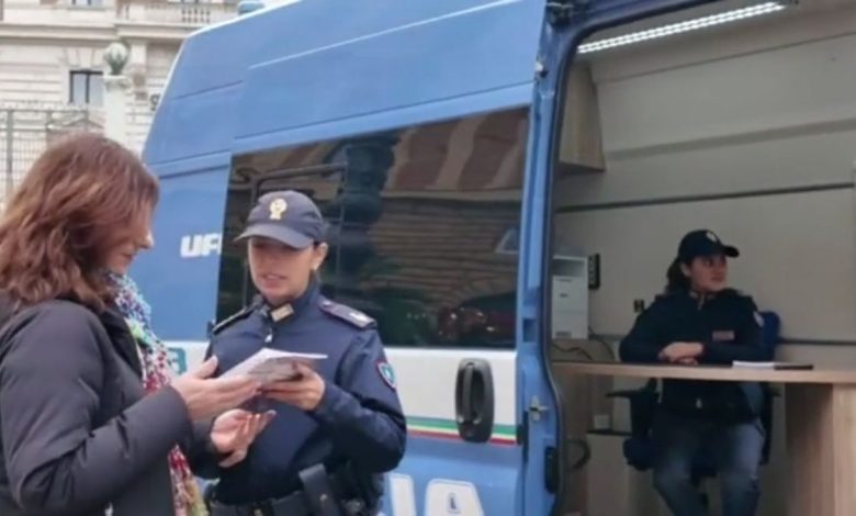 Punto informativo della campagna contro la violenza di genere