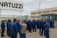 lavoratori Natuzzi durante la CIGS nel distretto del mobile imbottito in Puglia