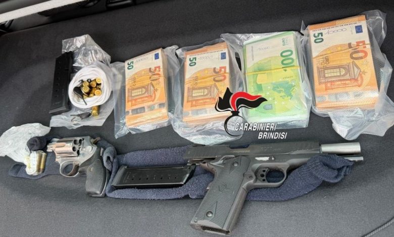 sequestro per detenzione illegale di armi a Francavilla Fontana