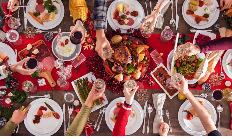Capodanno in Puglia: tavola imbandita per il cenone con lenticchie e spumante