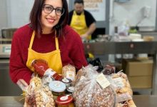 Cesto enogastronomico natalizio con prodotti tipici e specialità agroalimentari