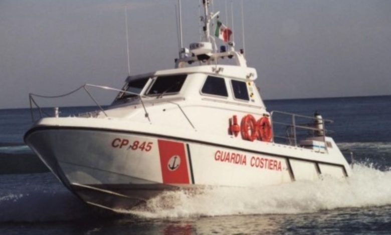 Evacuazione medica in mare con motovedetta della Guardia Costiera di Barletta