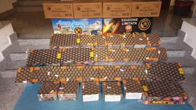 Sequestro materiale pirotecnico a Gallipoli durante controlli di sicurezza in un negozio