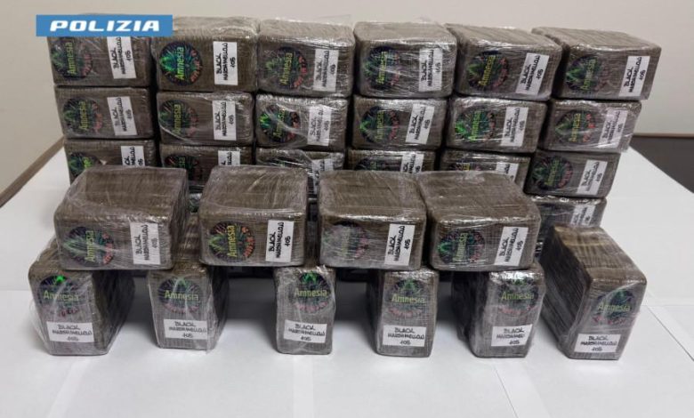 Maxi-sequestro di hashish sulla SS7 operazione Questura di Lecce