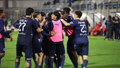 Martina Fasano esultanza dei calciatori dopo la vittoria (Foto Paolo Conserva)