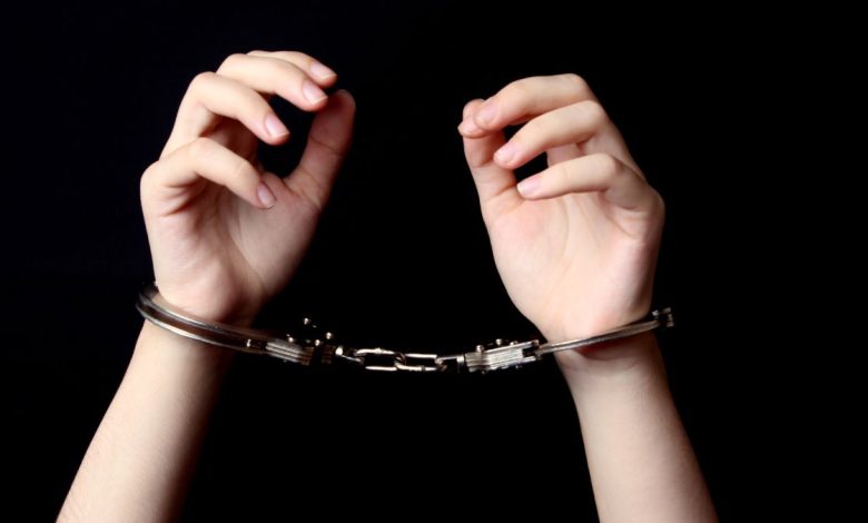 Polizia di Stato interviene dopo che una donna spara al suo ex compagno a Bari