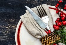 Spesa Natale Puglia con tavola imbandita tra pesce e dolci tradizionali