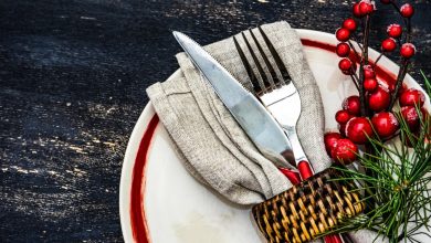 Spesa Natale Puglia con tavola imbandita tra pesce e dolci tradizionali