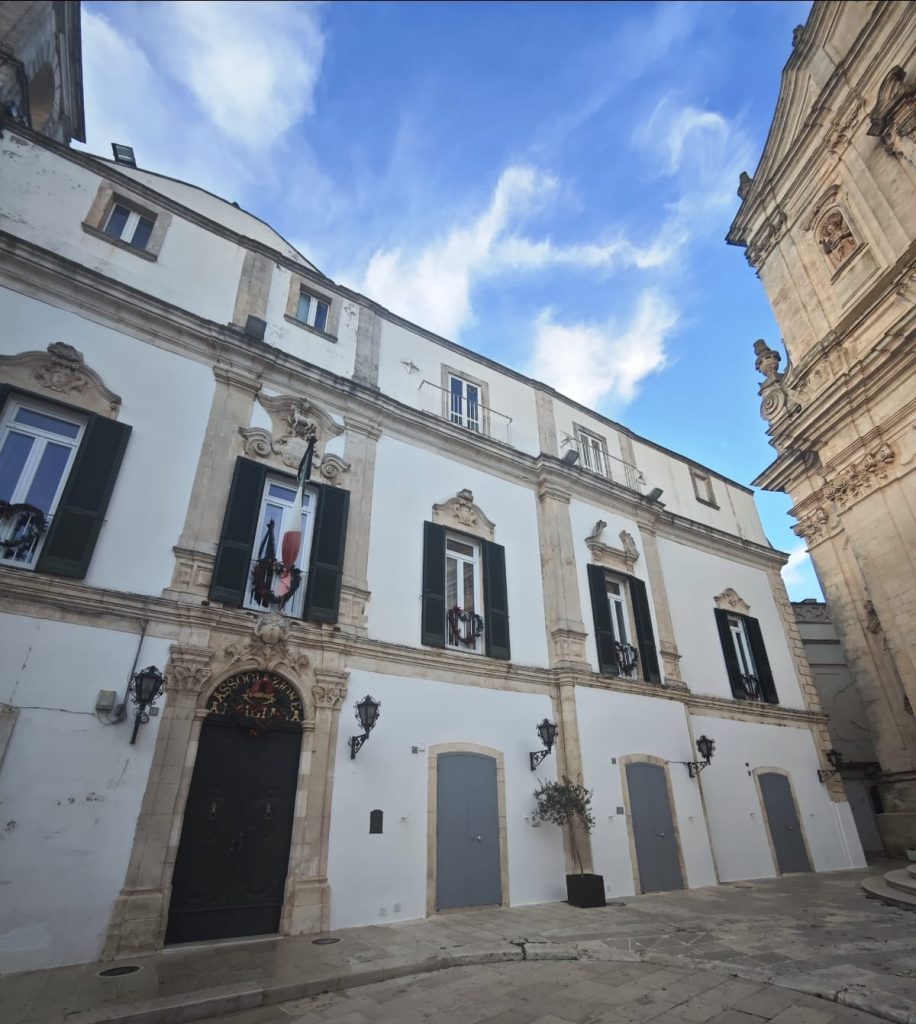 Il Palazzo della Associazione Artigiana dove accoglierà i bambini il Vero Santa Claus