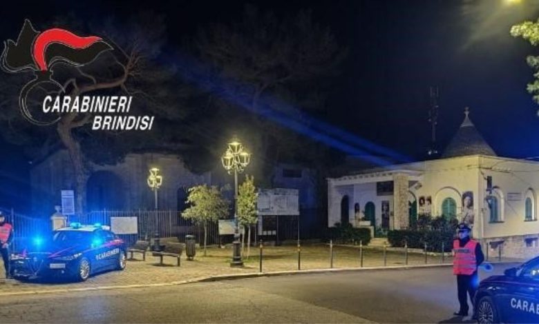 pattuglia dei Carabinieri durante controllo del territorio a Fasano