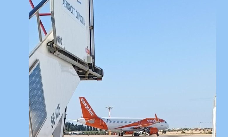 Aereo easyJet all’aeroporto in Puglia per le nuove rotte easyJet Puglia Brindisi–Linate e Bari–Manchester