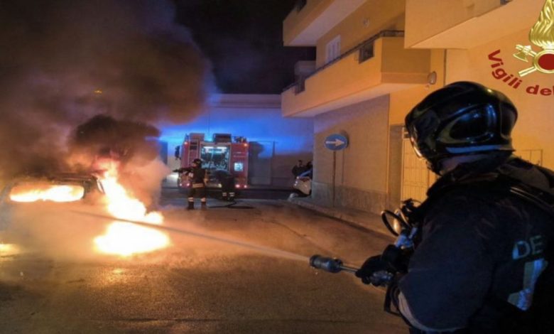 Auto in fiamme a Nardò: intervento dei Vigili del Fuoco nella notte
