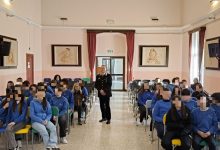 Carabinieri incontrano gli studenti durante un seminario sulla legalità a Francavilla Fontana