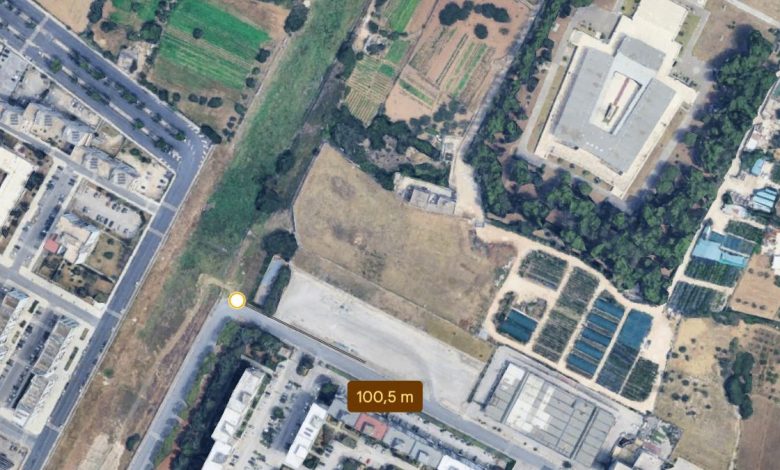 Centro di raccolta rifiuti al Canale Valenzano vicino al corso d’acqua