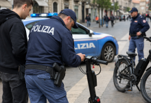 Controlli della Polizia di Stato su bici e monopattini elettrici a Foggia in centro città