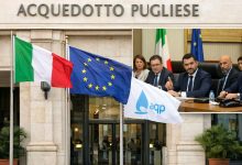 Immagine generata digitalmente a scopo illustrativo. Rappresentazione grafica ispirata ai temi istituzionali e politici trattati nell’articolo sull’Acquedotto Pugliese e la Regione Puglia.