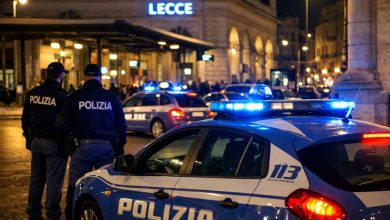 Pattuglia della Polizia di Stato durante controlli straordinari nel Salento a Lecce