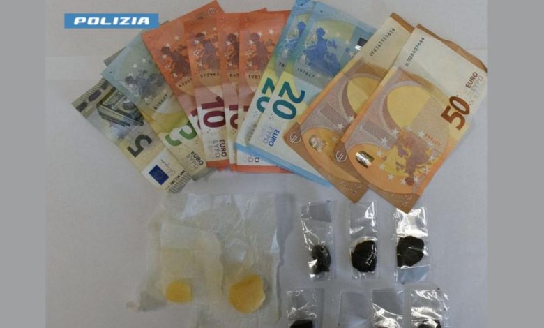 Polizia di Stato in servizio a Gallipoli durante un controllo del territorio