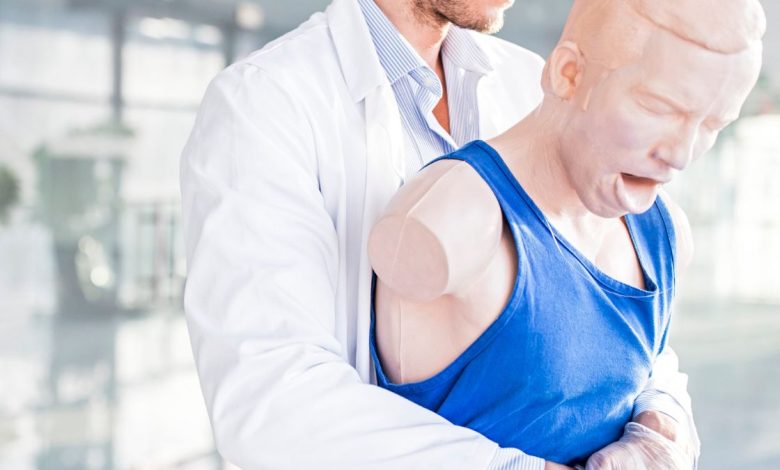 bambina salvata grazie alla manovra di Heimlich durante una proiezione al cinema