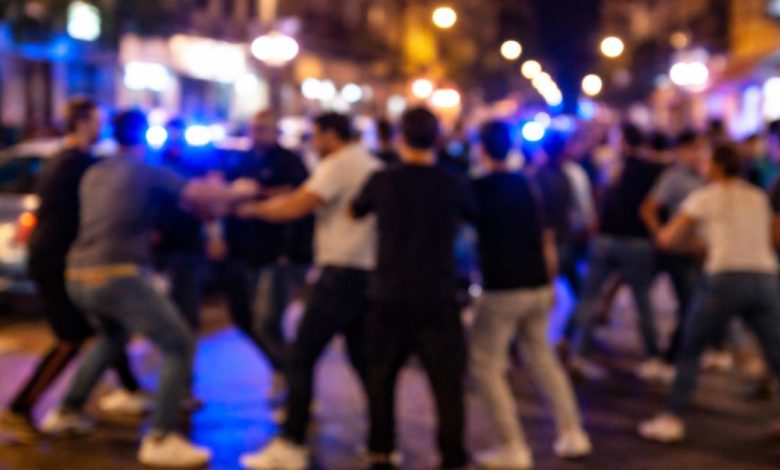 Rissa Bari Umbertino scena notturna con movida e intervento delle forze dell’ordine (foto repertorio)