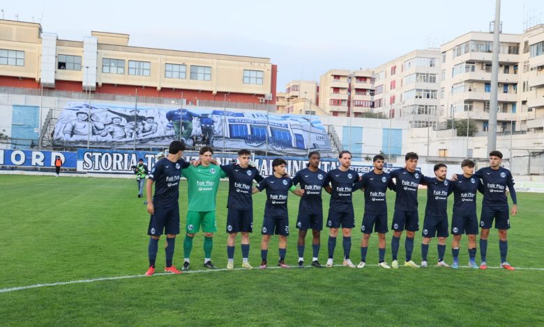 La squadra del Martina schierata prima della semifinale playoff di Serie D contro il Nardò allo stadio Tursi di Martina Franca – Foto Paolo Conserva