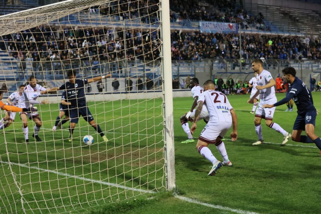 D’Arcangelo realizza il gol del vantaggio del Martina contro il Nardò nella semifinale playoff di Serie D al Tursi – Foto Paolo Conserva