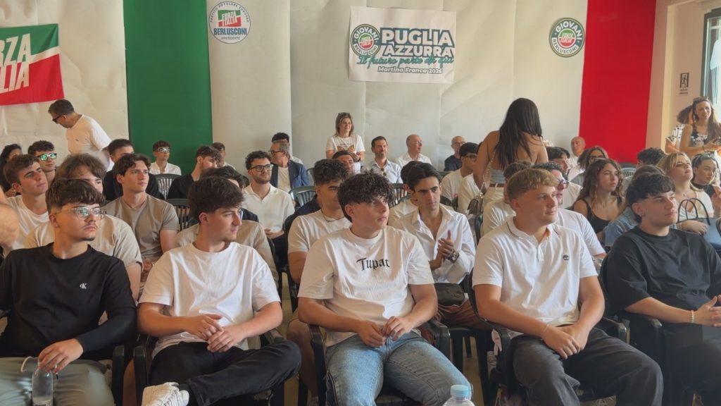Sala piena di giovani a Puglia Azzurra Martina Franca per il confronto su politiche giovanili e territorio