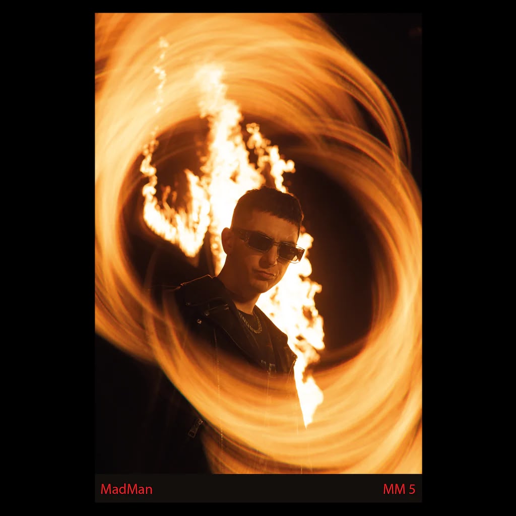 MadMan nella copertina di MM 5, album che ha raggiunto il secondo posto della classifica FIMI
