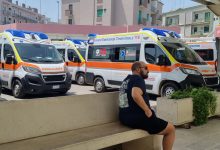Ambulanze davanti al Pronto soccorso di Martina Franca durante il caos nella sanità pugliese