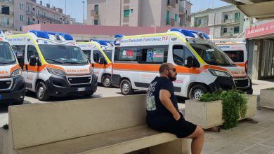 Ambulanze davanti al Pronto soccorso di Martina Franca durante il caos nella sanità pugliese